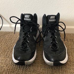 NIKE BASKETBALL SHOES
